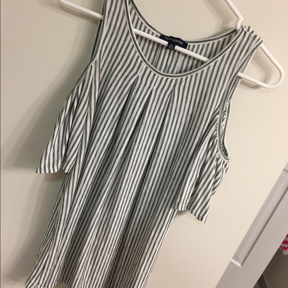MAX EDITION Cold Shoulder Top